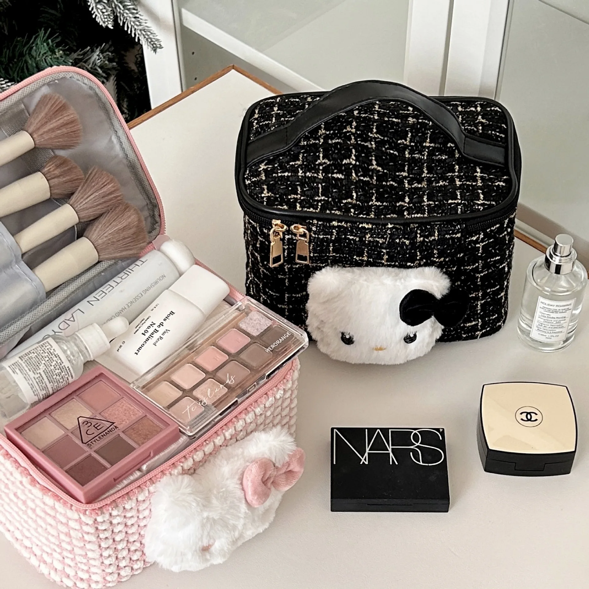 Hello Kitty 2025 New Makeup Ba - Beauty Preservation Makeup Bag บทวิจารณ์และราคา